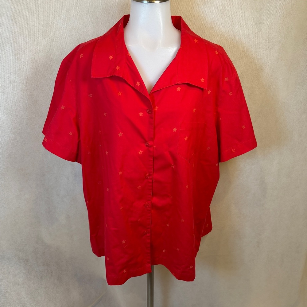 Sag Harbor Red Short Sleeve Button-Down Shirt with Subtle Star Print